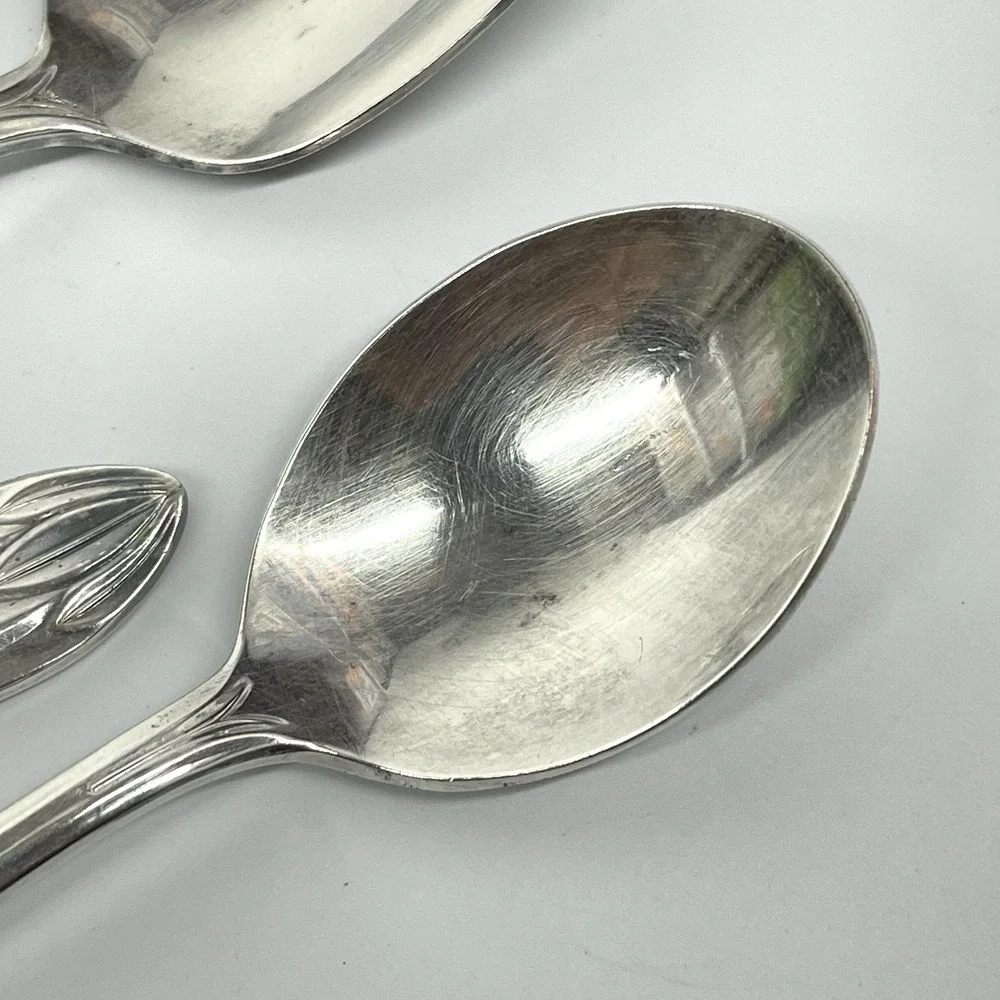 International Silver Lotus Pattern Flatware Set Of 17‎ Piece Silverplate Korea